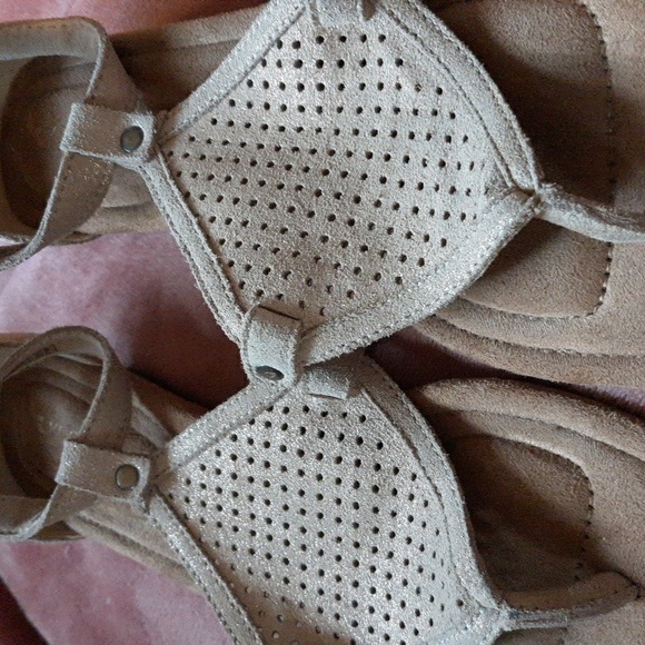 Ugg Sandles - Picture 3 of 7